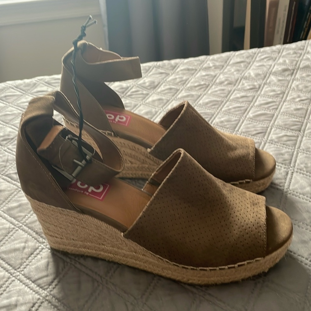 New Wedge brown sandals size 11